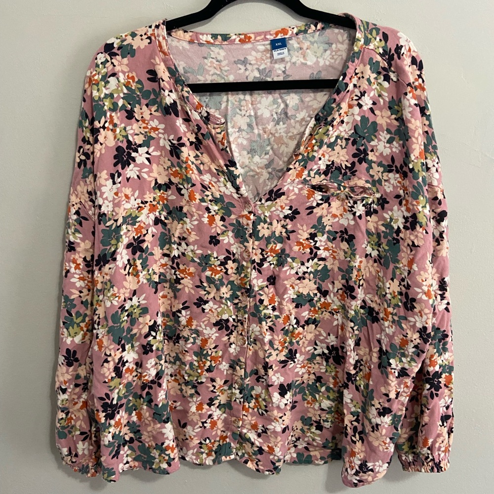 Old navy floral pajama set.  Long sleeve shirt and shorts.  Size xxl.